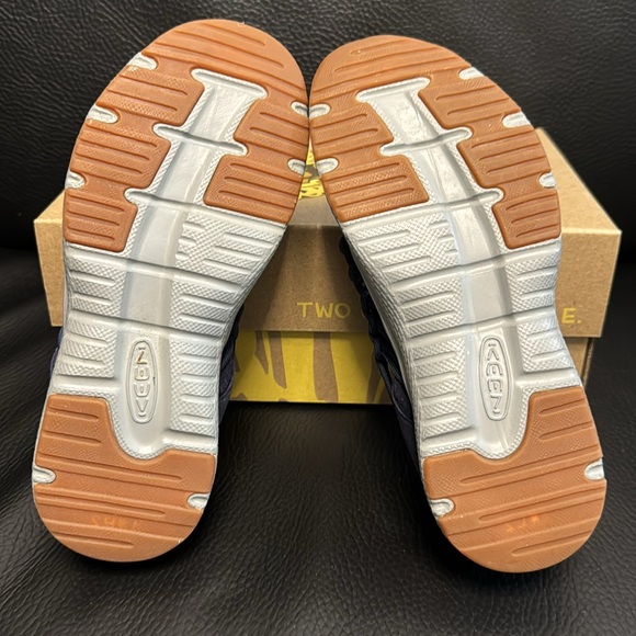 Big Kid's Keen Uneek 02 Size 1 - Picture 3 of 4